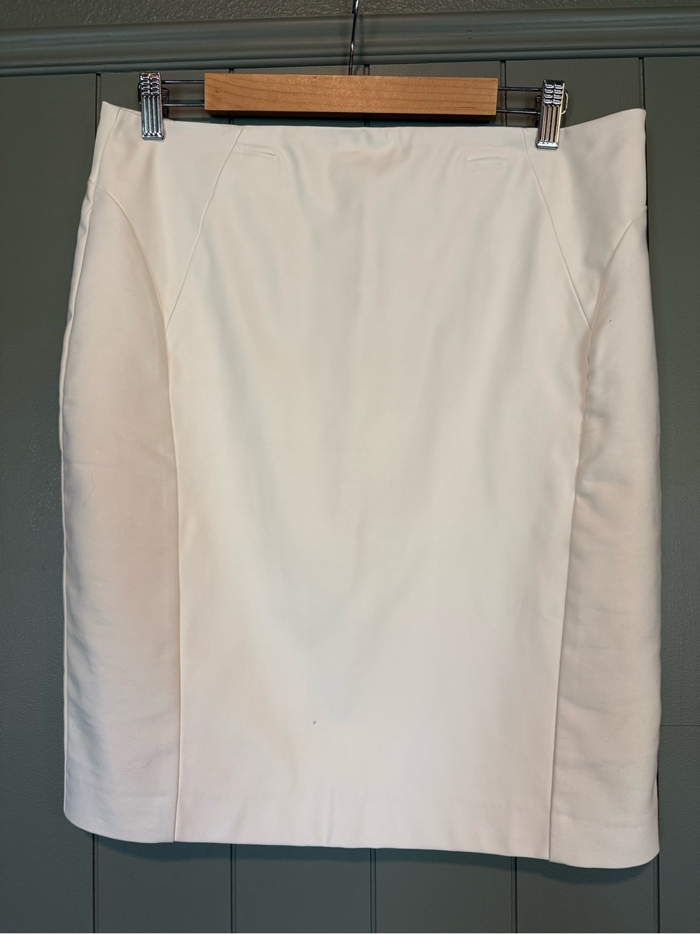 Express Cream Pencil Skirt - Sleek Tailored Silhouette